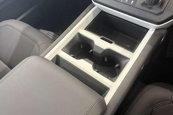 2025 Land Rover Defender 110 P400 X-Dynamic SE L663