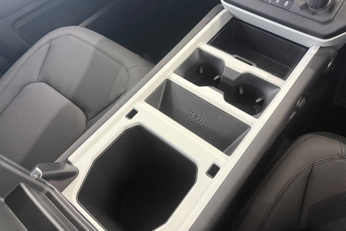 2025 Land Rover Defender 110 P400 X-Dynamic SE L663
