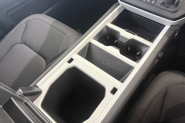 2025 Land Rover Defender 110 P400 X-Dynamic SE L663
