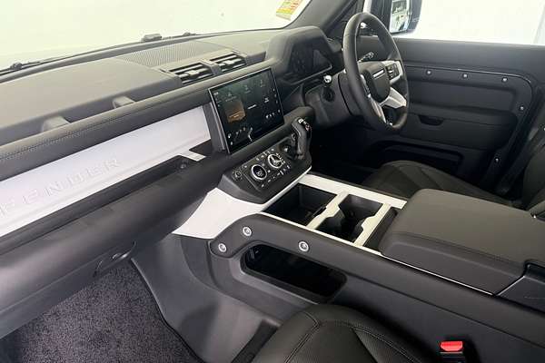 2025 Land Rover Defender 110 P400 X-Dynamic SE L663