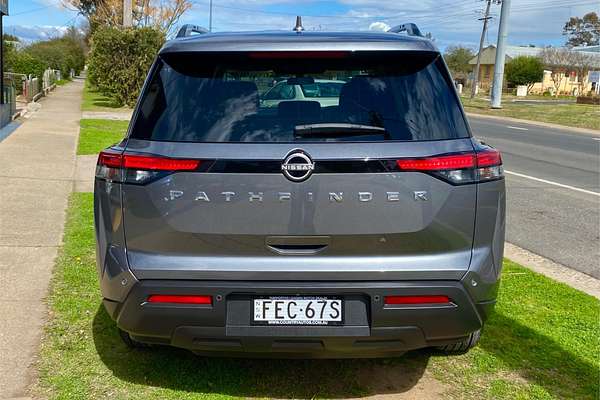 2022 Nissan Pathfinder ST-L R53