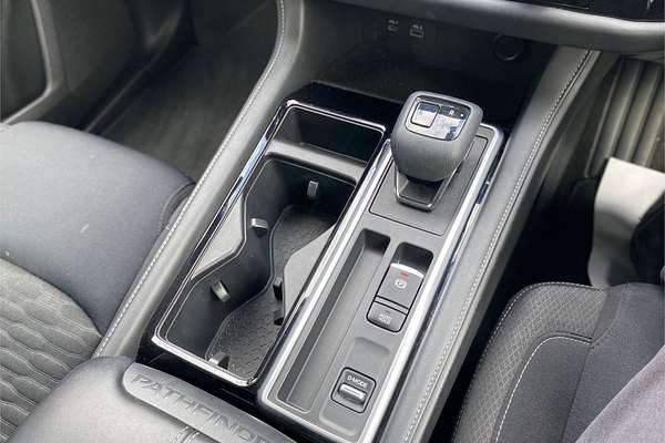 2022 Nissan Pathfinder ST-L R53