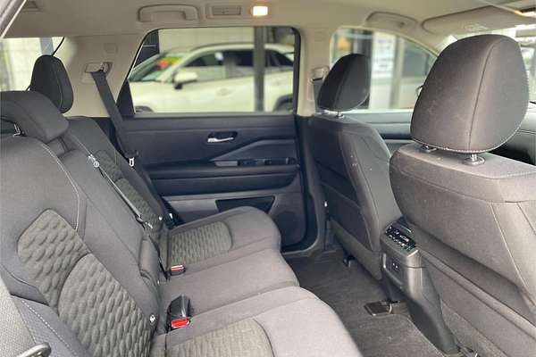 2022 Nissan Pathfinder ST-L R53