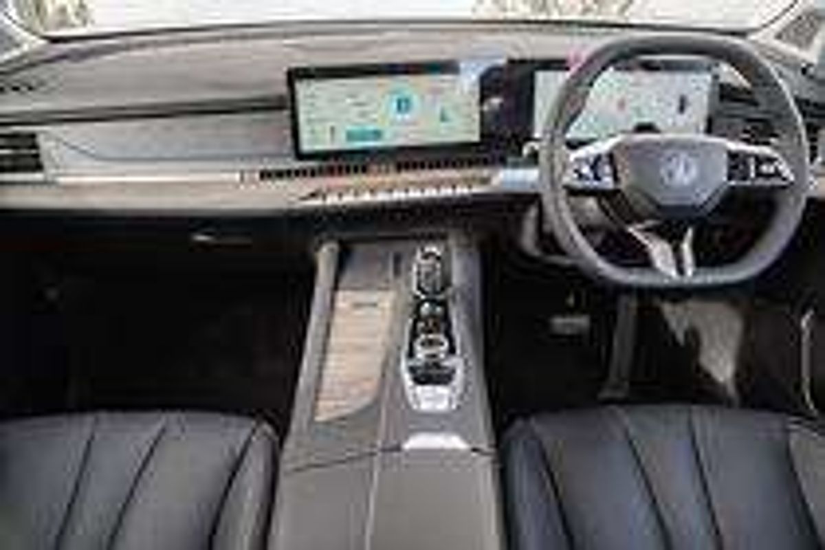 2025 MG QS Essence IS31