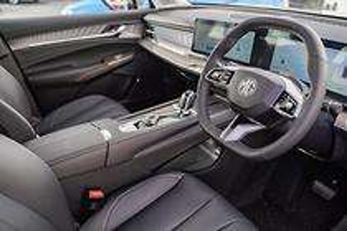 2025 MG QS Essence IS31