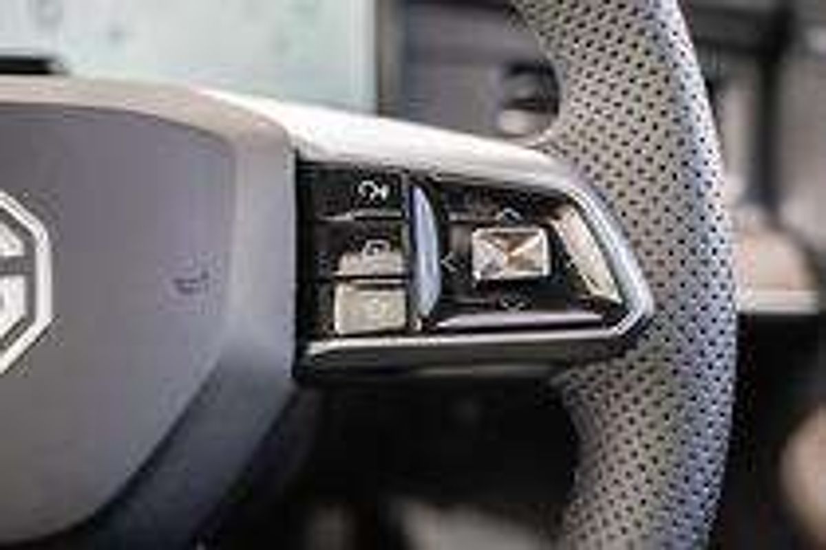 2025 MG QS Essence IS31