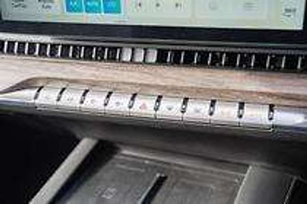 2025 MG QS Essence IS31