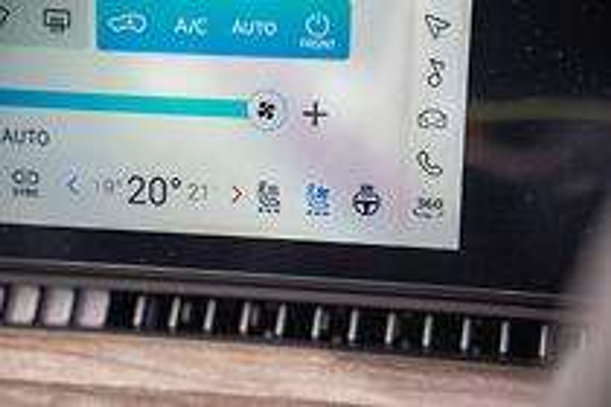 2025 MG QS Essence IS31