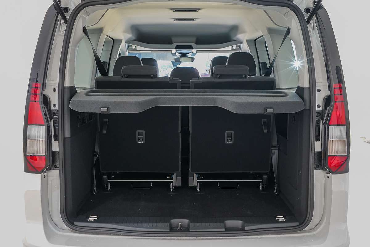 2025 Volkswagen Caddy TDI320 5