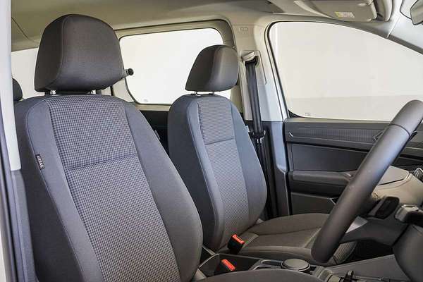 2025 Volkswagen Caddy TDI320 5