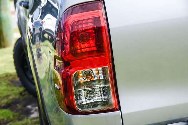 2016 Toyota Hilux SR5 GUN126R 4X4