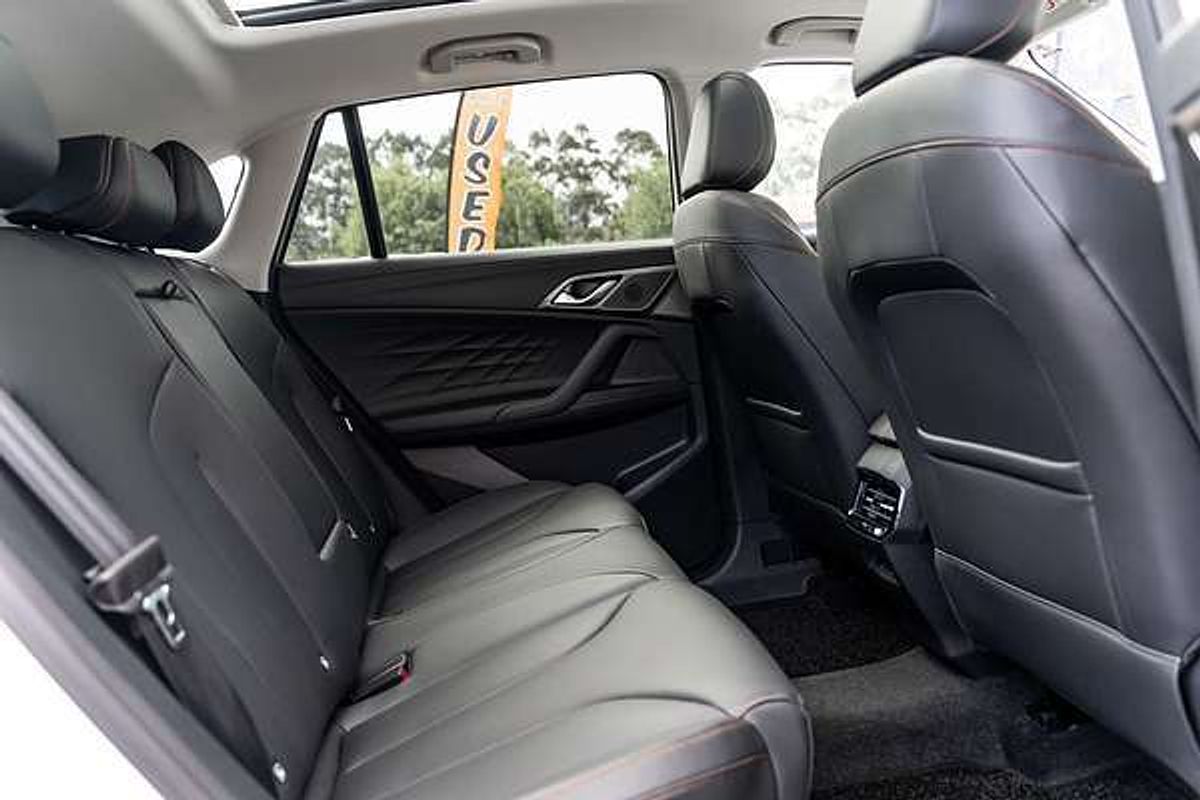 2025 MG HS Super Hybrid Essence AS33P