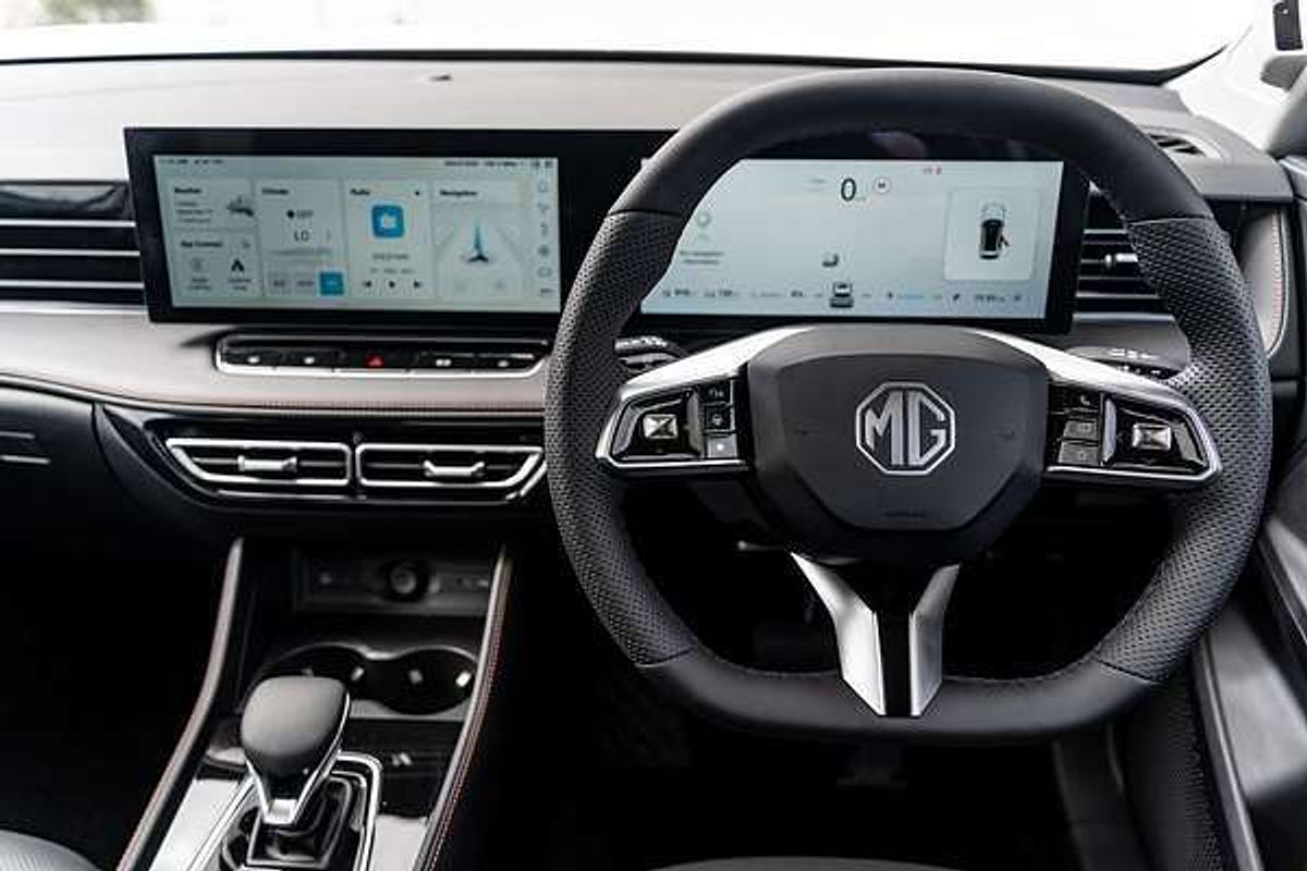 2025 MG HS Super Hybrid Essence AS33P