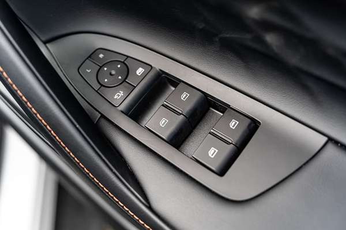 2025 MG HS Super Hybrid Essence AS33P