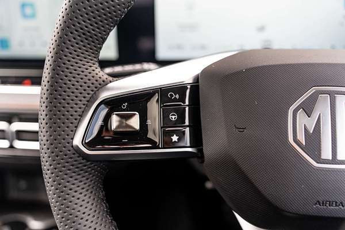 2025 MG HS Super Hybrid Essence AS33P