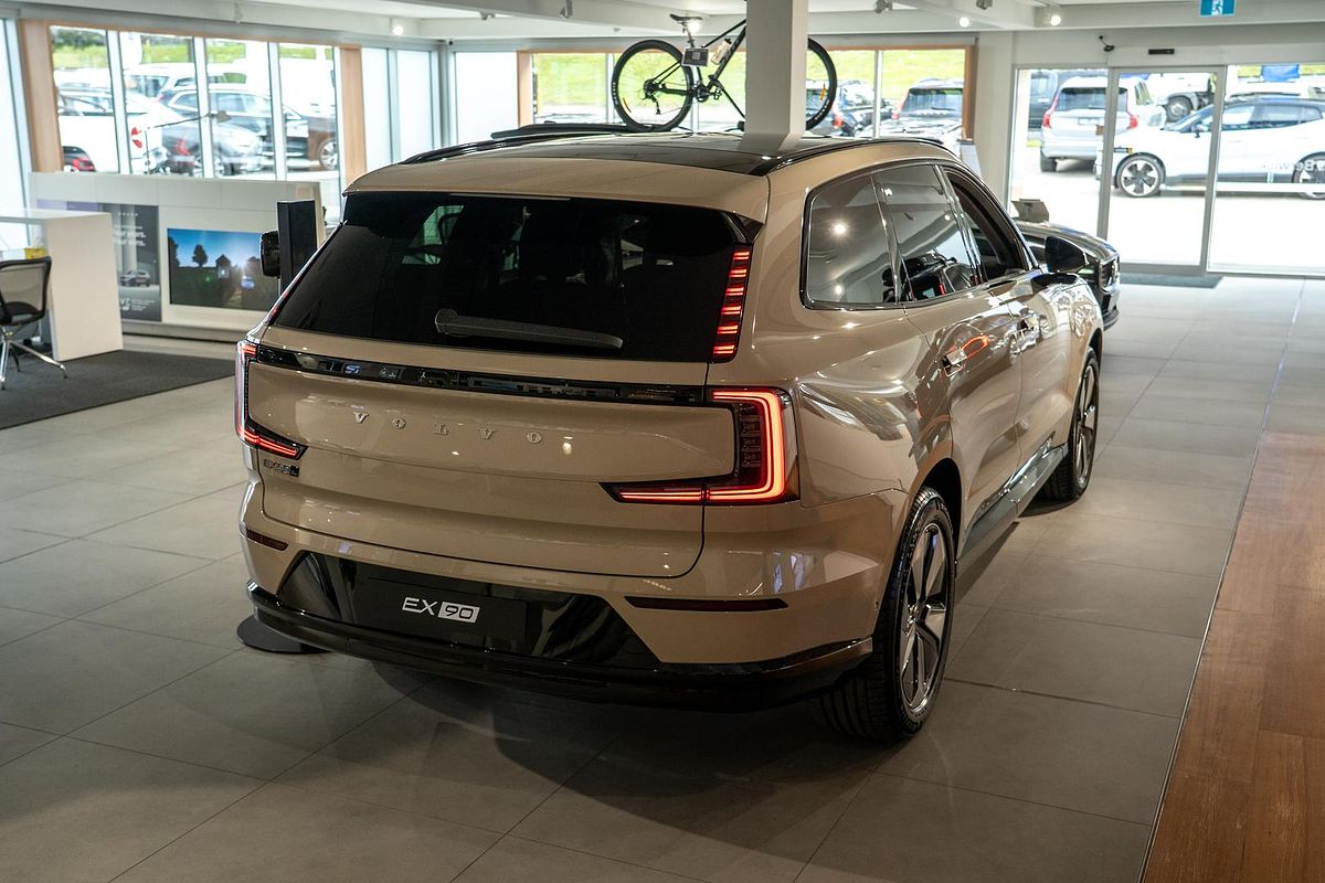 2025 Volvo EX90 Plus Twin Motor