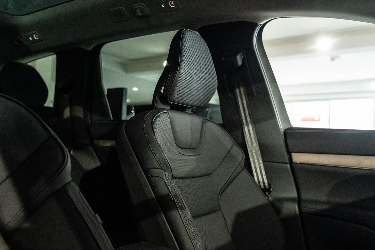 2025 Volvo EX90 Plus Twin Motor