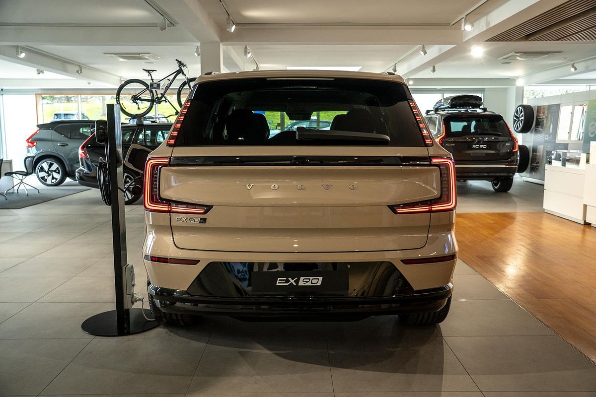 2025 Volvo EX90 Plus Twin Motor