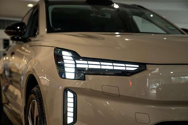 2025 Volvo EX90 Plus Twin Motor