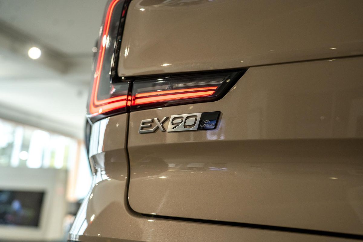 2025 Volvo EX90 Plus Twin Motor