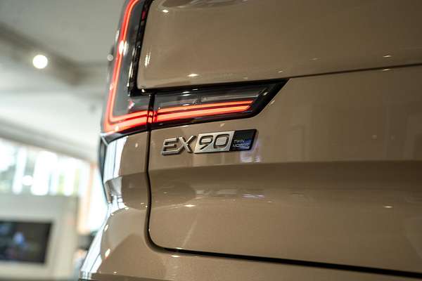 2025 Volvo EX90 Plus Twin Motor