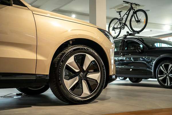 2025 Volvo EX90 Plus Twin Motor