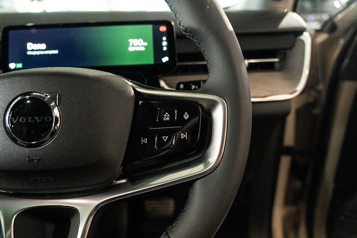 2025 Volvo EX90 Plus Twin Motor