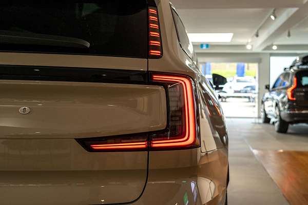 2025 Volvo EX90 Plus Twin Motor