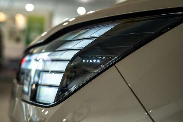 2025 Volvo EX90 Plus Twin Motor