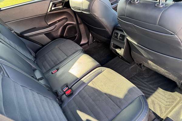 2023 Mitsubishi Outlander Black Edition ZM