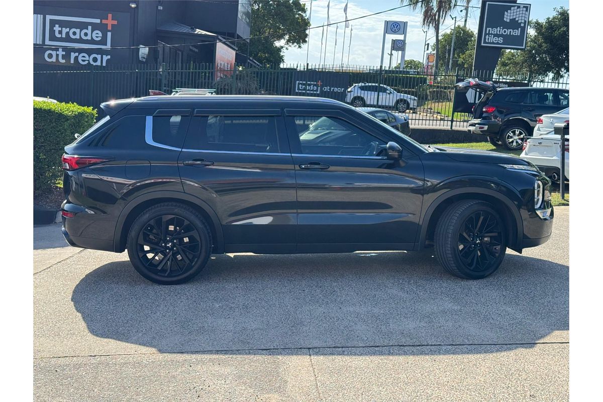 2023 Mitsubishi Outlander Black Edition ZM