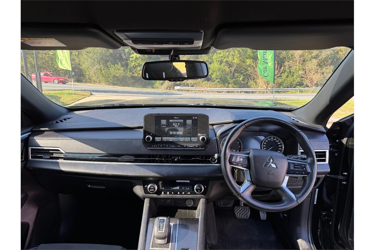 2023 Mitsubishi Outlander Black Edition ZM