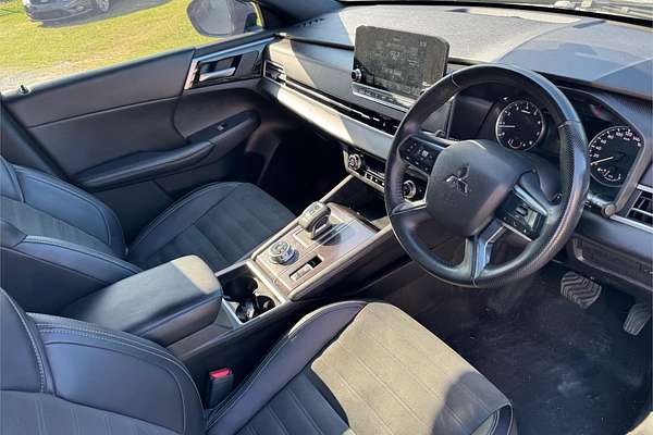 2023 Mitsubishi Outlander Black Edition ZM