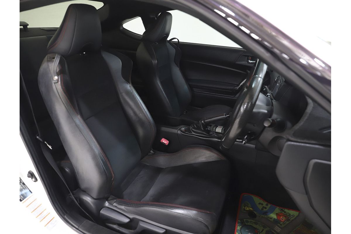 86 GTS 2.0L Petrol Manual Coupe 8078910 001