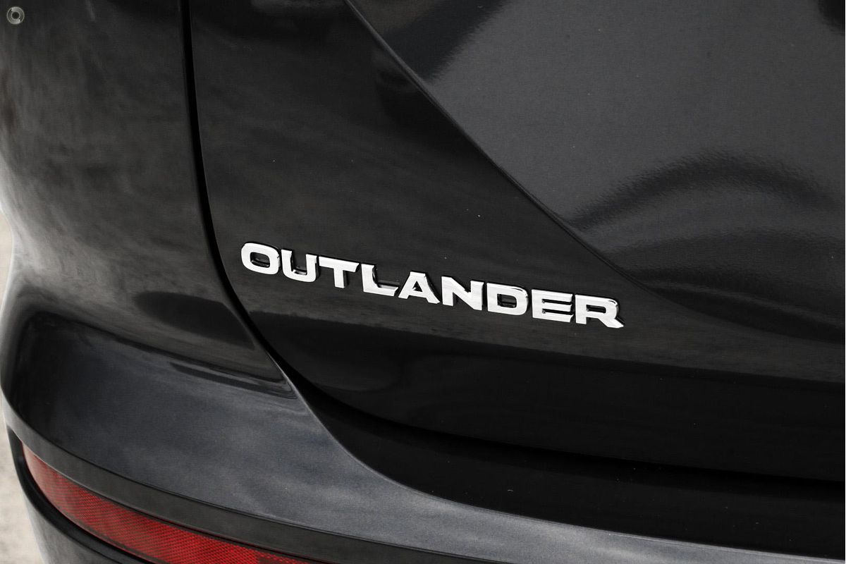 2025 Mitsubishi Outlander ES ZM