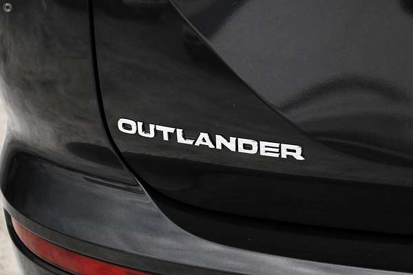 2025 Mitsubishi Outlander ES ZM