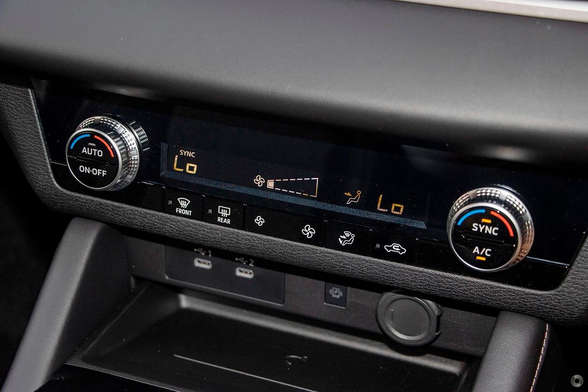 2025 Mitsubishi Outlander LS ZM