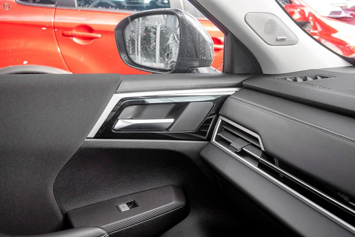 2025 Mitsubishi Outlander LS ZM