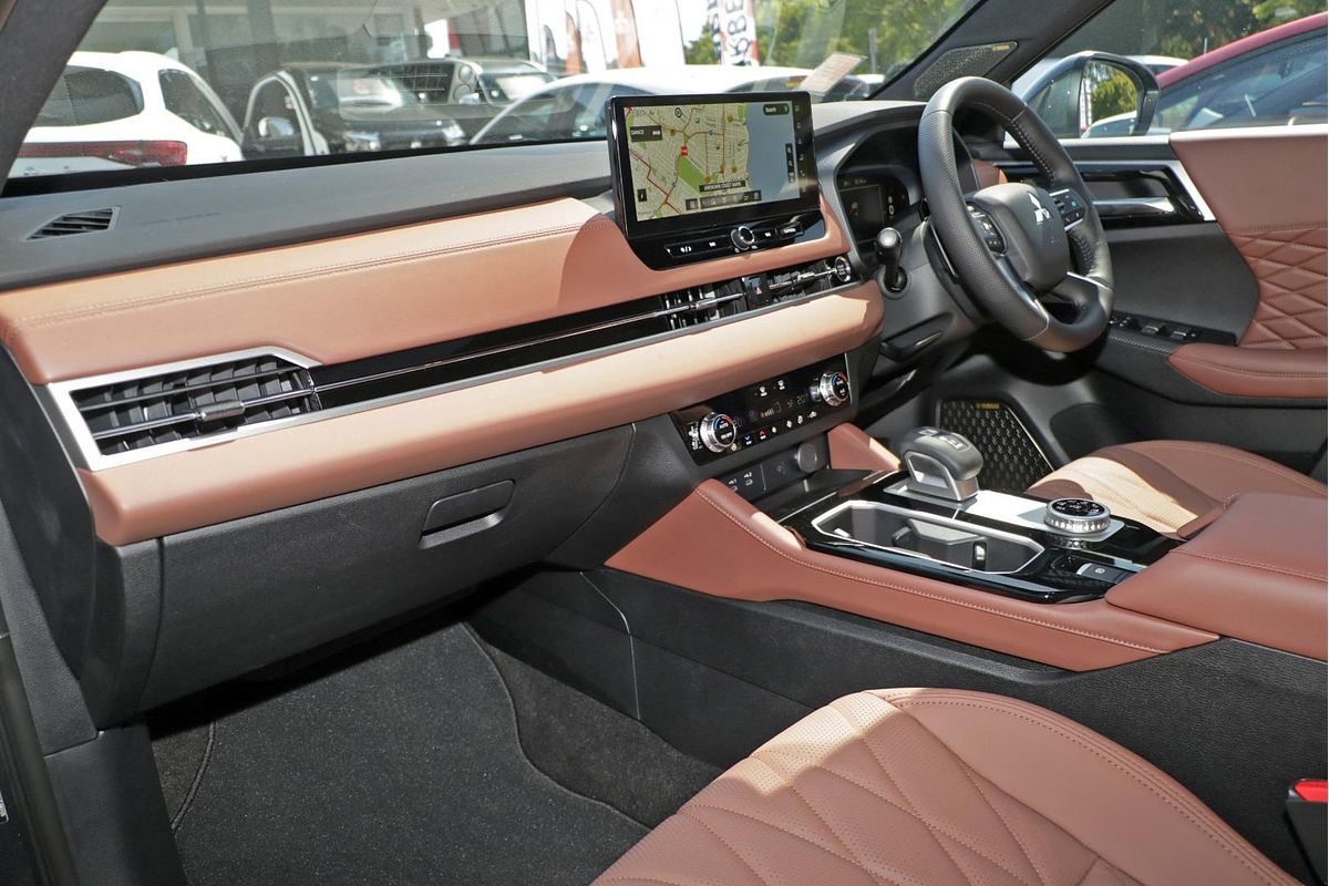 2025 Mitsubishi Outlander Exceed Tourer ZM