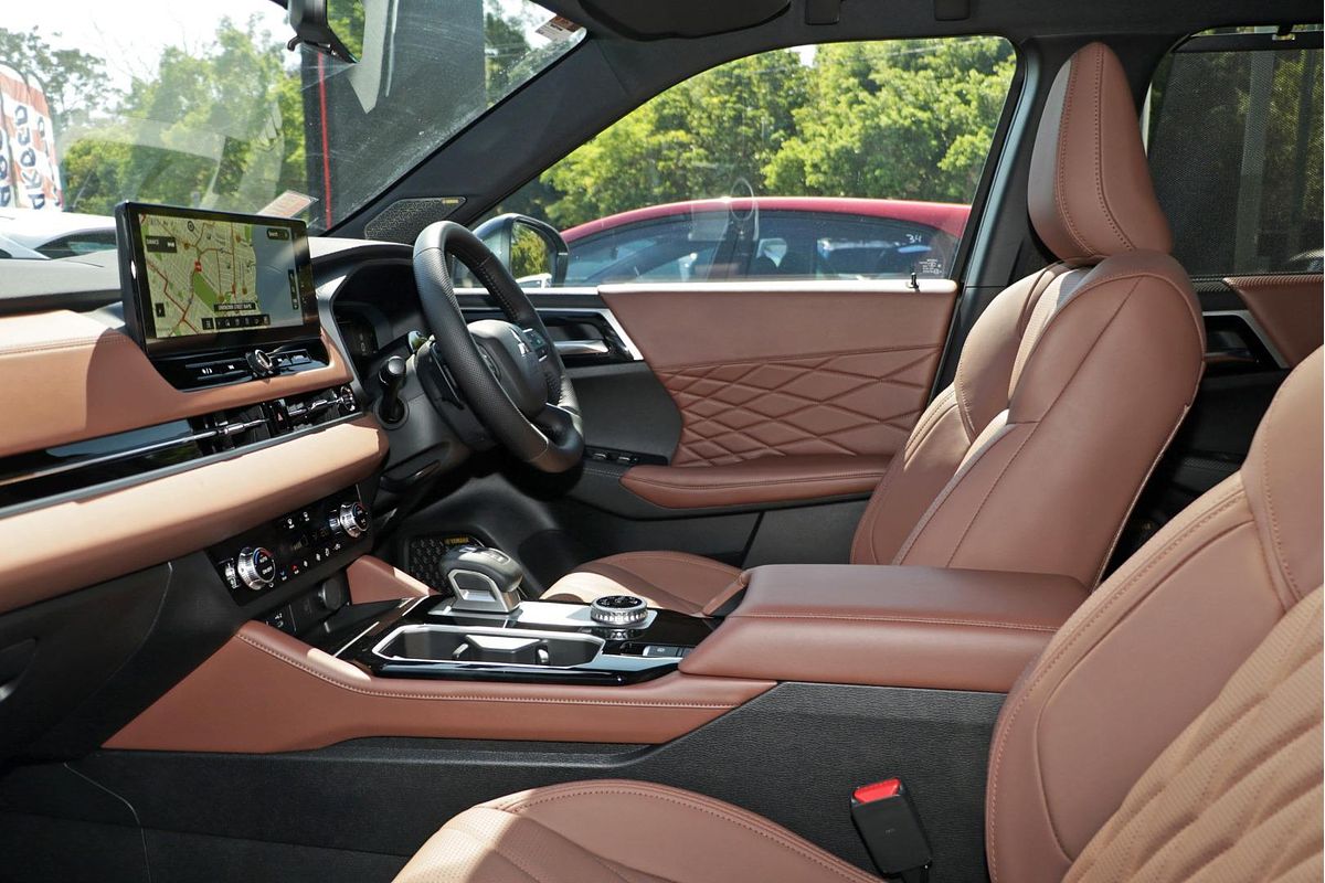 2025 Mitsubishi Outlander Exceed Tourer ZM