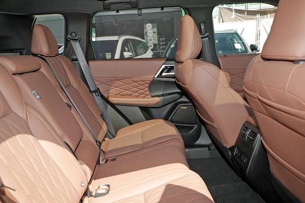 2025 Mitsubishi Outlander Exceed Tourer ZM