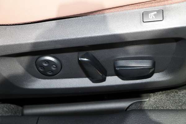 2025 Mitsubishi Outlander Exceed Tourer ZM