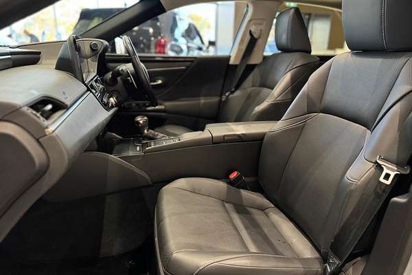 2021 Lexus ES ES300h Luxury AXZH10R
