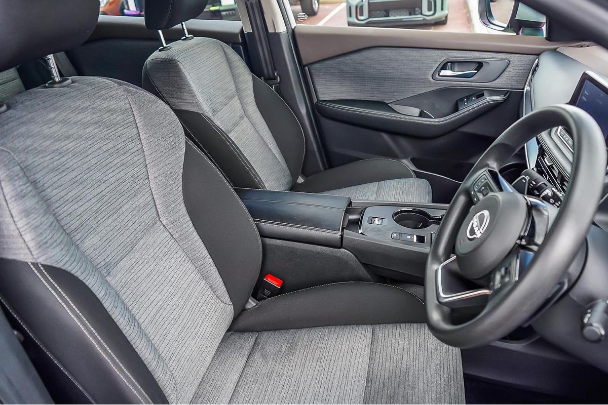 2024 Nissan X-TRAIL ST T33