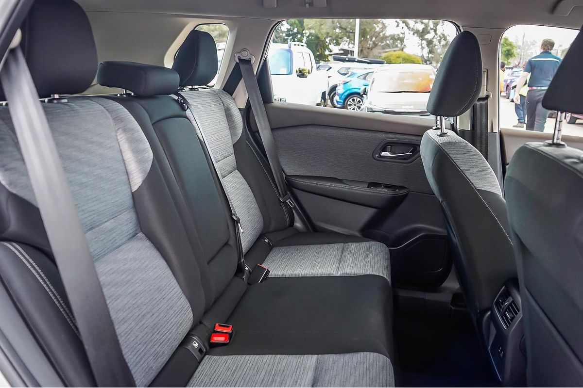 2024 Nissan X-TRAIL ST T33