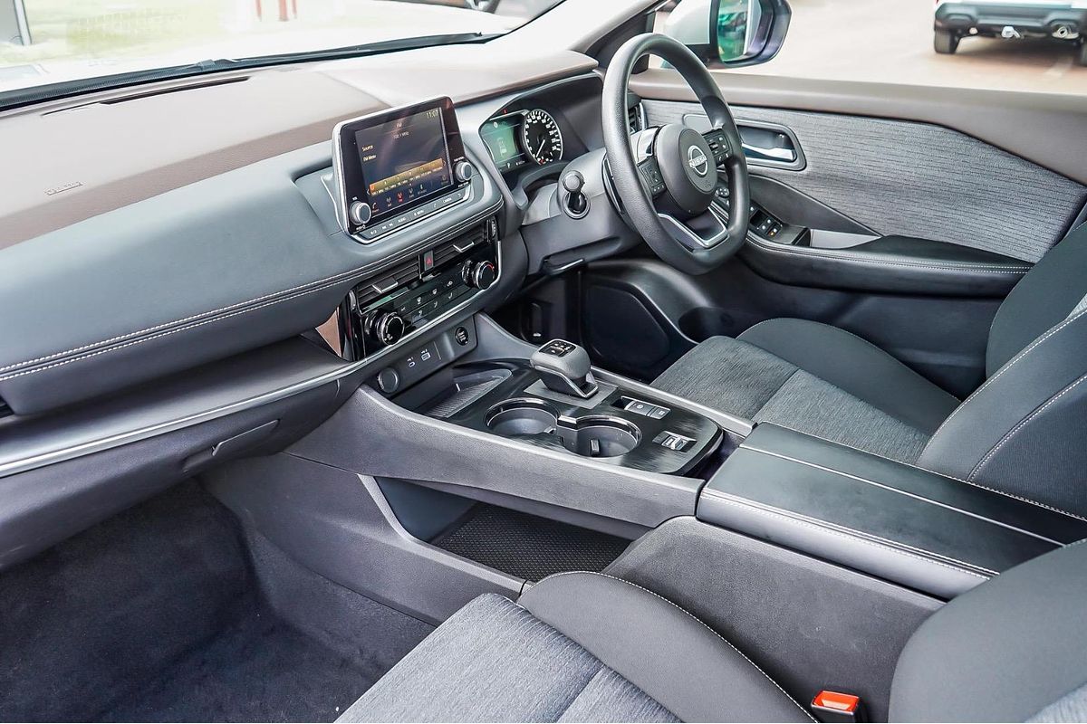 2024 Nissan X-TRAIL ST T33