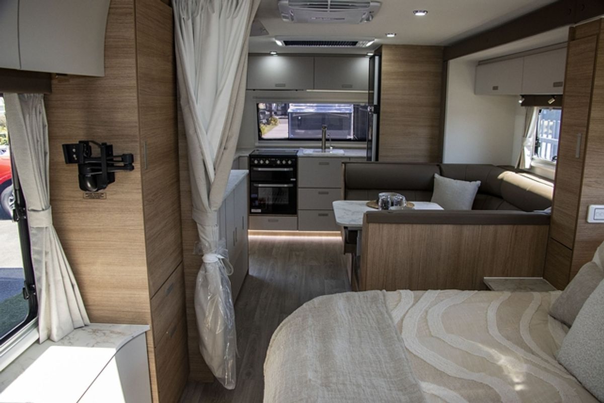 2025 Jayco SILVERLINE CARAVAN 24.75-4.OB.SL-MY25
