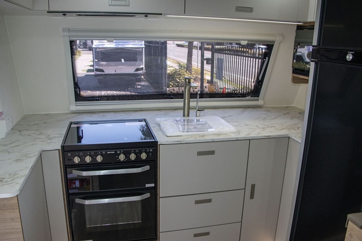 2025 Jayco SILVERLINE CARAVAN 24.75-4.OB.SL-MY25