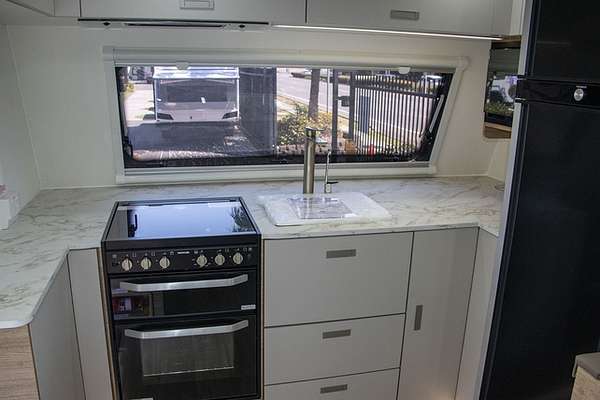 2025 Jayco SILVERLINE CARAVAN 24.75-4.OB.SL-MY25