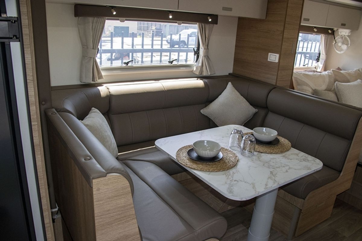 2025 Jayco SILVERLINE CARAVAN 24.75-4.OB.SL-MY25